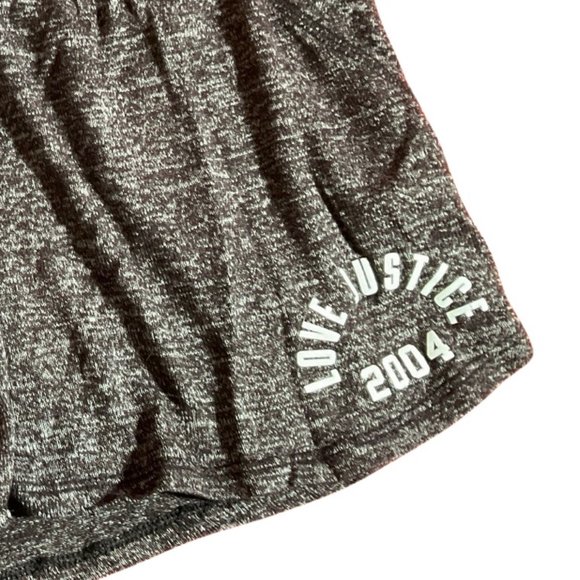 👣 5/$25 - Grey/Black Shorts w/ Waist Tie & Brand Logo - Picture 3 of 3